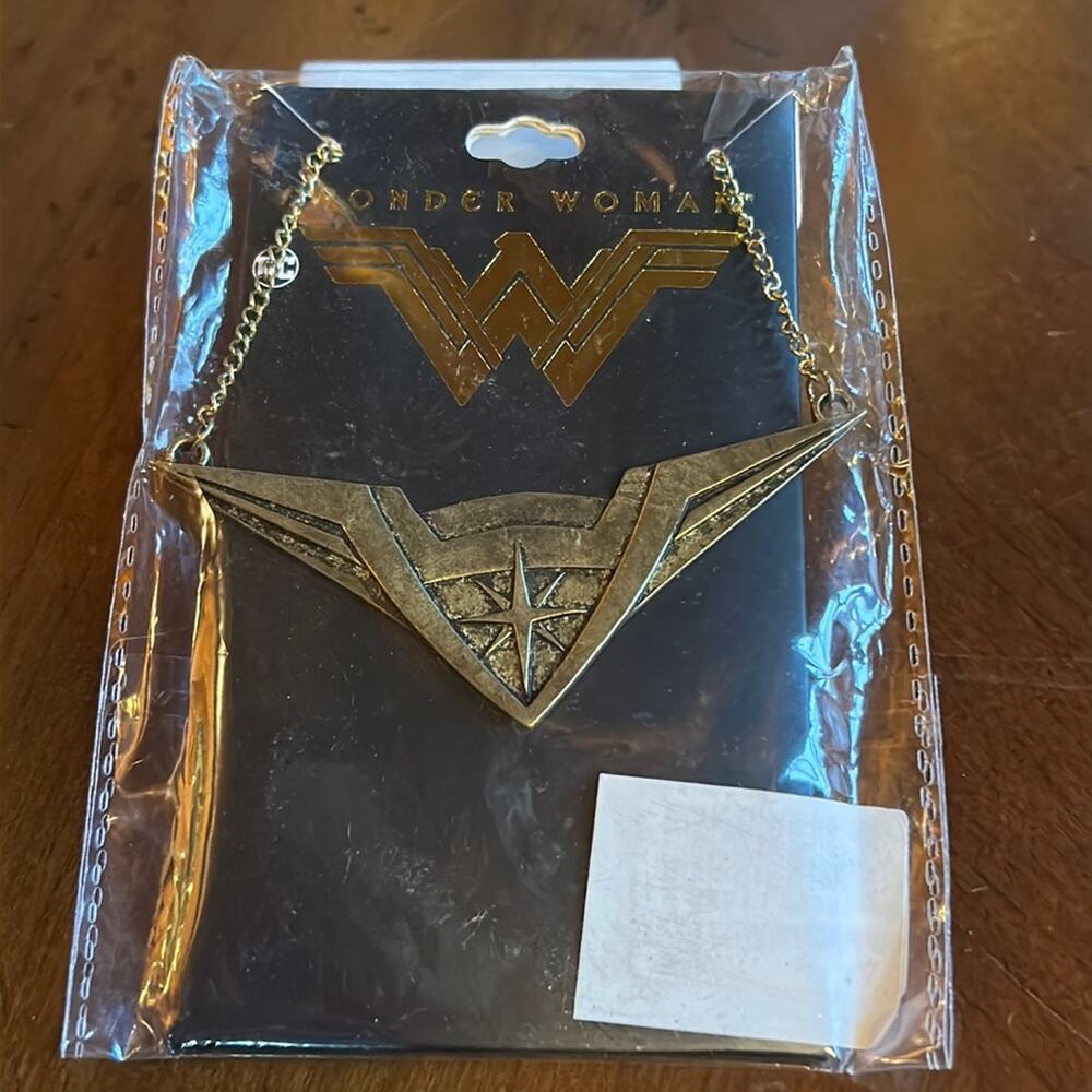 Wonder Woman Tiara Necklace #512 New in Package. Bioworld
